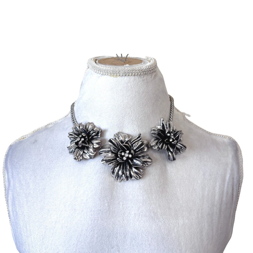 Vintage Fossil Womens Floral Statement Necklace Silver Crystal Chunky Flower
